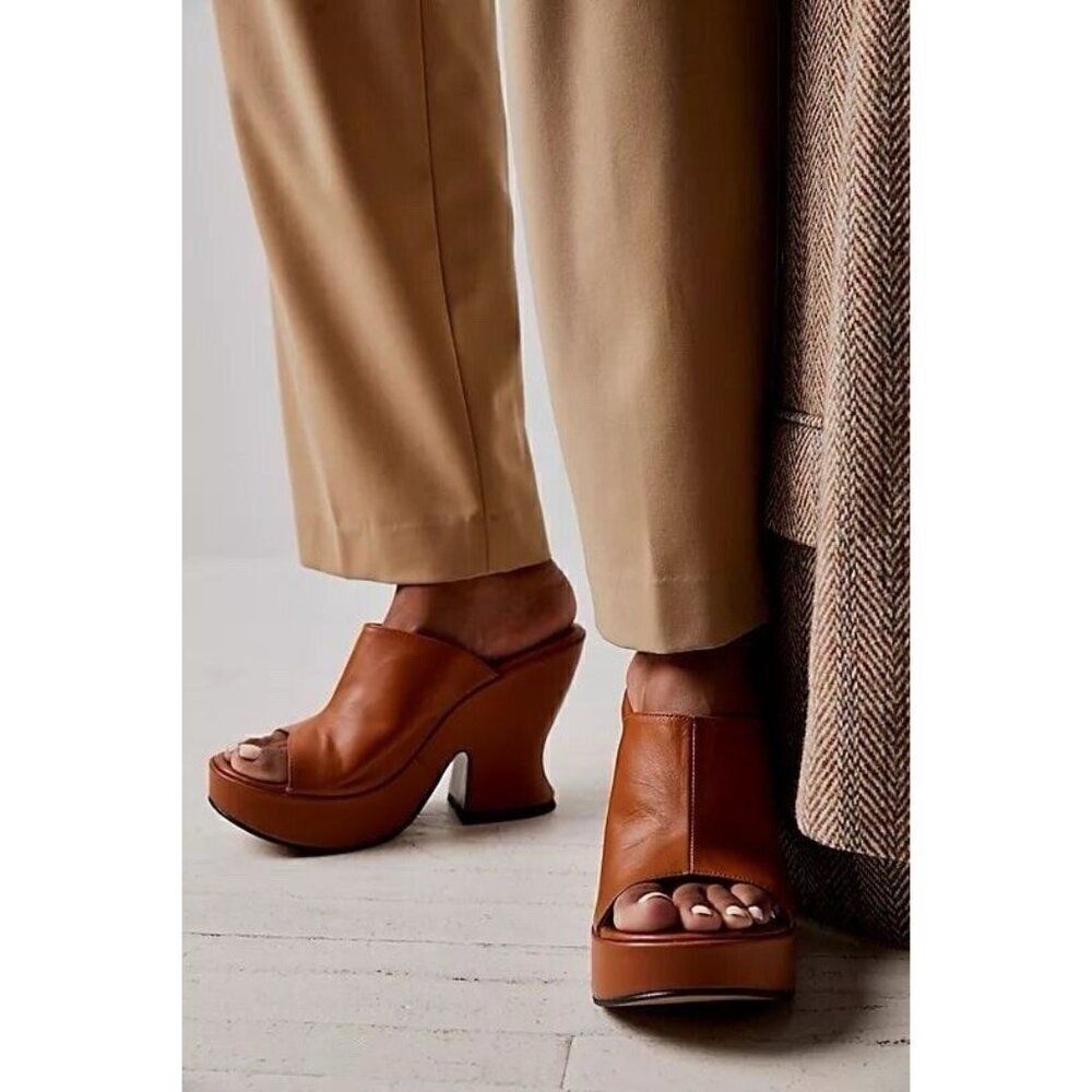 NEW FREE PEOPLE INTENTIONALLY BLANK Sz 39 RAVEN PLATFORM HEEL MULE TAN LEATHER
